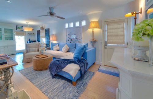 Mission Beach Cottage | Steps to the ocean & bay, this luxurious home w/ AC is better than a fine hotel!