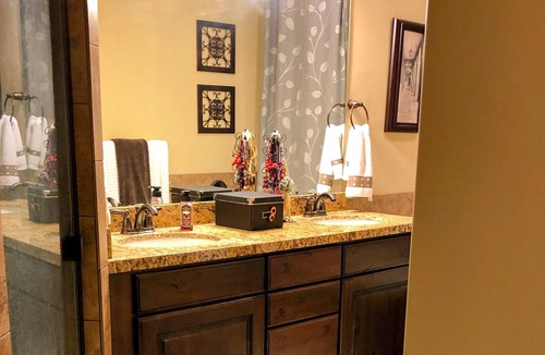 South Jordan House | Stonehaven Gem, Beautiful Home Close to Ski Canyons and Salt Lake City