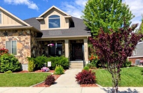 South Jordan House | Stonehaven Gem, Beautiful Home Close to Ski Canyons and Salt Lake City