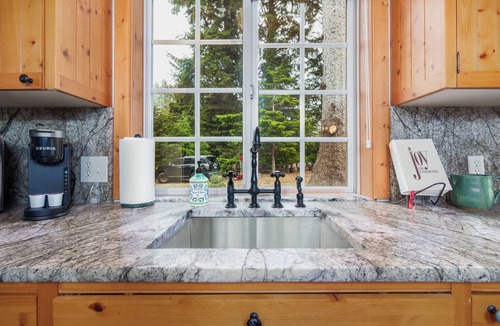 Lincoln City Cottage | Storybook Cottage-New- Walk to beach/shops, multi-generational, girls getaways