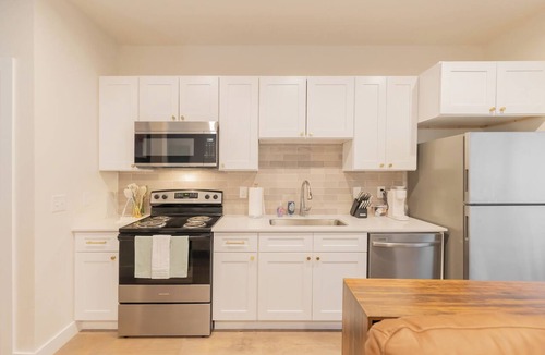 Stillwater Apartment | Studio 402 - Chic Studio Apartment
