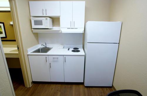 Raisin Hotel | Studio 6 Suites Fresno North CA