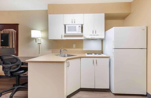 Raisin Hotel | Studio 6 Suites Fresno North CA