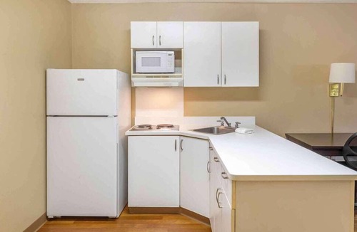Raisin Hotel | Studio 6 Suites Fresno North CA