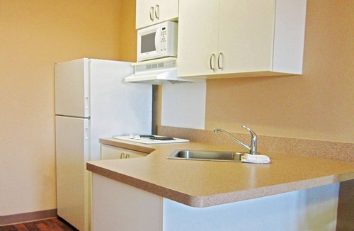 Raisin Hotel | Studio 6 Suites Fresno North CA