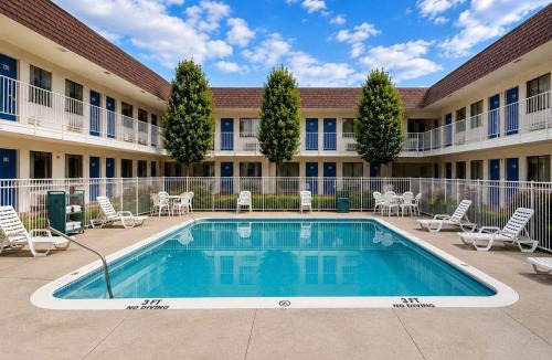 Yreka Hotel | Studio 6 Suites Yreka CA