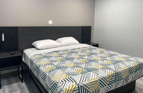 Yreka Hotel | Studio 6 Suites Yreka CA