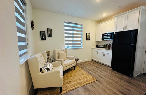 El Dorado Hills Apartment | Studio in Folsom near Intel with breakfast and free parking.
