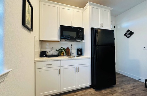 El Dorado Hills Apartment | Studio in Folsom near Intel with breakfast and free parking.