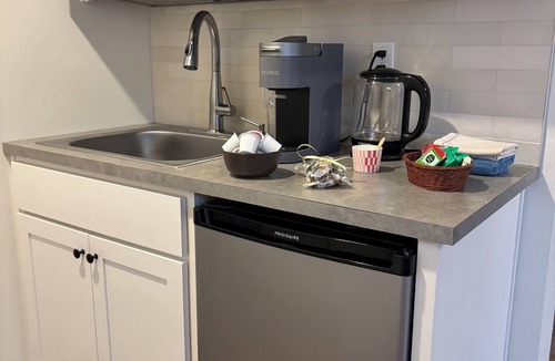 Forest Grove Apartment | Studio in Forest Grove offers a ground-floor apartment in Forest Grove, Oregon.