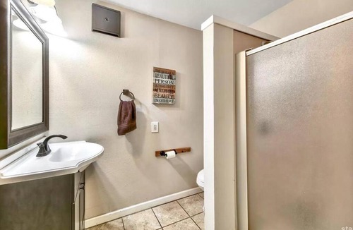 Al Tahoe House | Studio Unit 1 block from the lake