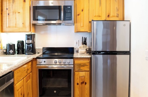 Tahoya Shores Hotel | Studio Unit | Kitchen | Outdoor Pool, Free Parking, Spa Tub & Lake Access