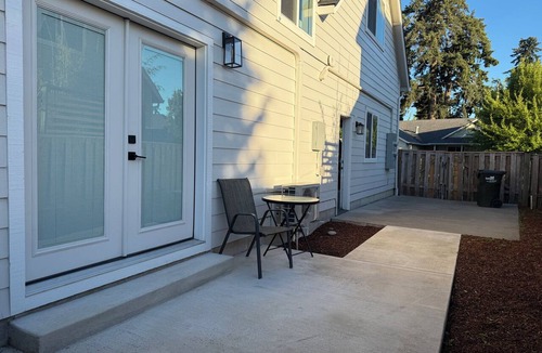 Springfield Apartment | Studio with AC near RiverBend Hospital