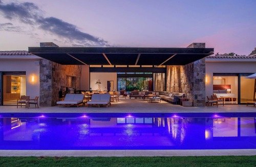 Buzzards Villa | Stunning 11-Bd Villa, Indoor Tennis & Beach Club — Chef, Butler & Yacht Incl.