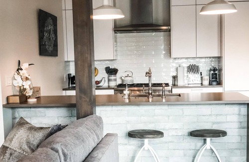 Stateline Condo | Stunning 1184 sqft. 2 bed, 3 bath with private beach and pool