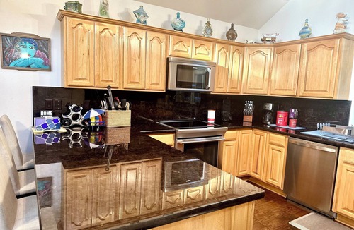 Hamilton Branch House | Stunning and Luxurious Riverfront home for 6 with two king beds. Pet Friendly!