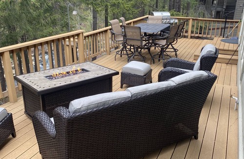 Hamilton Branch House | Stunning and Luxurious Riverfront home for 6 with two king beds. Pet Friendly!