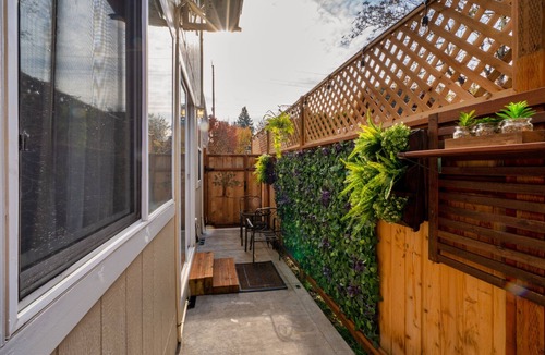 Sellwood-Moreland Apartment | STUNNING APARTMENT,WiFi,Parking, Sellwood/PORTLANDn