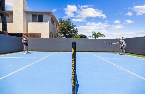 Bay Park Villa | Stunning Bay Views with Pickleball and Hot Tub