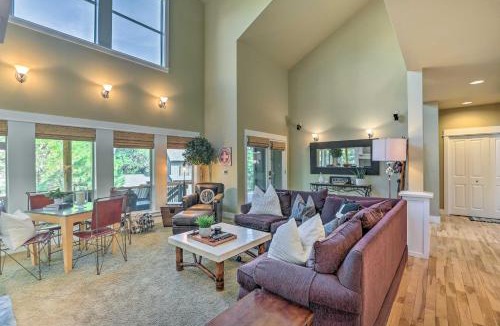 RiverWild House | Stunning Bend Retreat < 20 Mi to Mt Bachelor!
