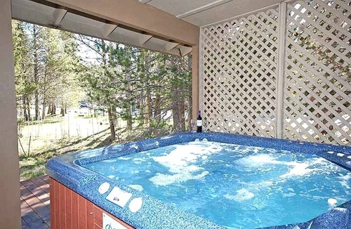 Tahoe Island Boat Rental | Stunning Cozy Cottage with Hot-tub in South Lake Tahoe, California