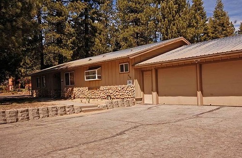 Tahoe Island Boat Rental | Stunning Cozy Cottage with Hot-tub in South Lake Tahoe, California