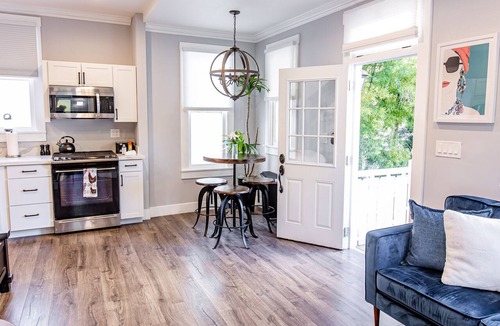 Hillcrest Condo | Stunning Dream Studio in Hillcrest! Hot Tub Parking AC Grill WashDryer KingBed