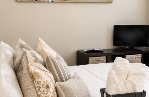 Glendale House | Stunning Glendale Casita Near Westgate, State Farm Stadium & Spring Training