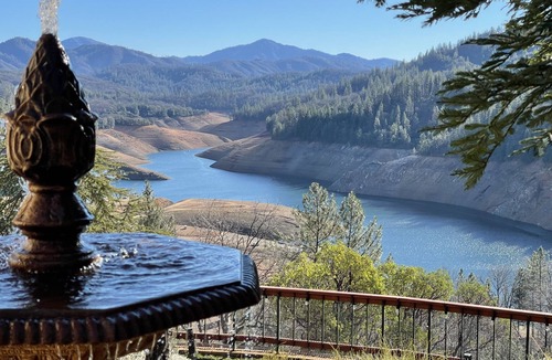 Lakehead Villa | Stunning Lake Views, Deck, BBQ, Game Room w/Projector, Pool Table & Ping Pong