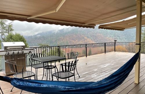 Lakehead Villa | Stunning Lake Views, Deck, BBQ, Game Room w/Projector, Pool Table & Ping Pong