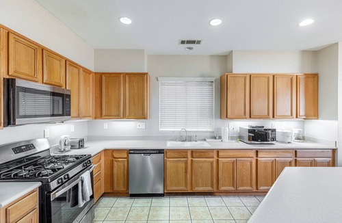Southridge Village House | Stunning Mountain View 6 bedroom House