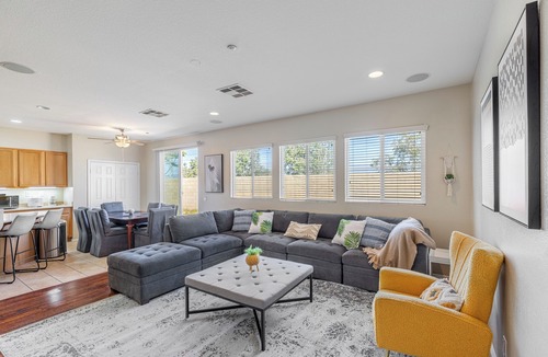 Southridge Village House | Stunning Mountain View 6 bedroom House