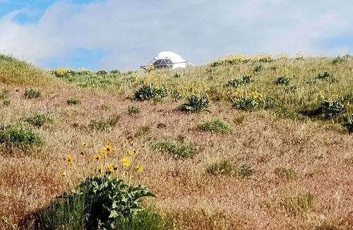 Plains Cabin | Stunning Off-Grid Dome with Spectacular Views for a Unique Glamping Getaway in Montana