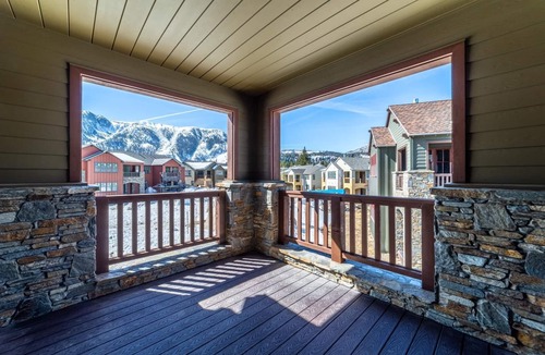 Mammoth Lakes House | Stunning Pet Friendly Creekhouse #495