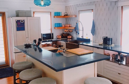 Baywood Park House | Stunning Quiet Beach Bungalow Newly Remodeled Contemporary Home (45 night min)