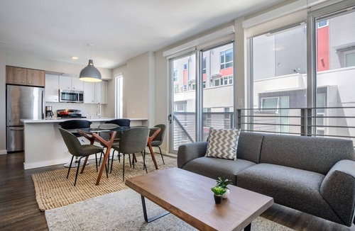 South of Market Apartment | Stunning SoMa 2BR w/BBQ + Gym + Patio near tech companies by Blueground