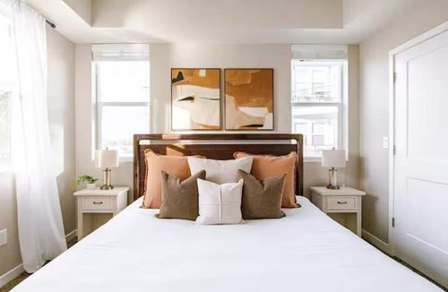 Sparks Apartment | Stunning Water View 1BR · Spring & Rooftop Patio