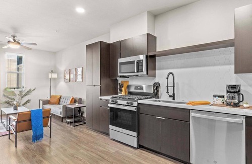 La Buena Vida Apartment | Stunning Westgate CozySuites by stadium w/pool 3