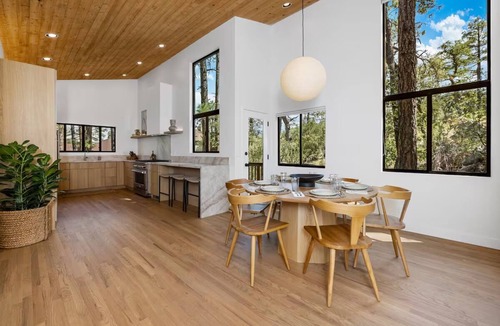 Timber Ridge Cabin | Stunning Woodside Cabin Luxe Prescott Treehouse 10 guests 4 Bed 3 Bath