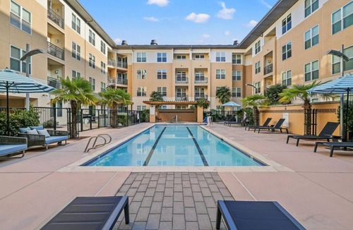 Pilgrim - Triton Condo | Stylish 1BR Plaza Residence with Pool