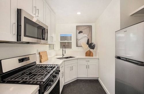 Kensington House | Stylish 1Br Retreat w/Garage AC Close 2 Everything