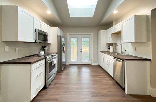 Downtown Vancouver House | Stylish 2-bedroom Home in Downtown Vancouver