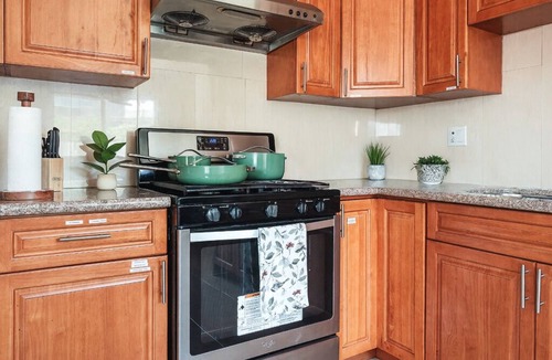 South el Monte House | Stylish 3 BR near DTLA, Disneyland. Quiet and Centrally Located