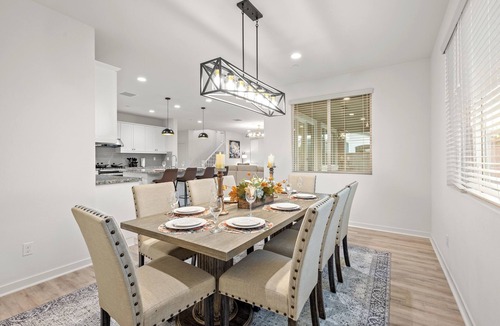 Ontario House | Stylish 6BR/8Beds/4 King Beds/3 TVs/Game Console