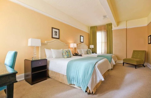 Goose Hollow Hotel | Stylish ADA Room in Downtown Portland | Sleeps 4