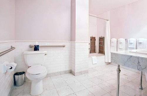 Goose Hollow Hotel | Stylish ADA Room in Downtown Portland | Sleeps 4