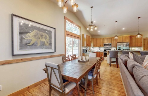 Country Club Estates House | Stylish All-Season Oasis, Fireplace - Easy Access to Skiing, Hiking, Biking