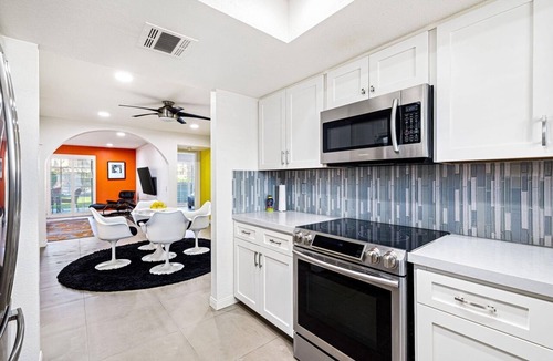 Sonora Sunrise Condo | Stylish Condo Steps from Pool & Tennis in Palm Springs
