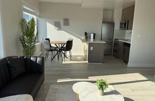 Nob Hill Apartment | Stylish High-Floor 1BR with Skyline Views