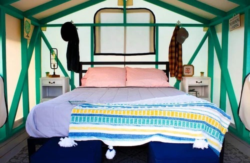 Bridgeport RV Rental | Stylish Lakeside Glamping Cabin with Eastern Sierra Mountain Views near Bridgeport, California
